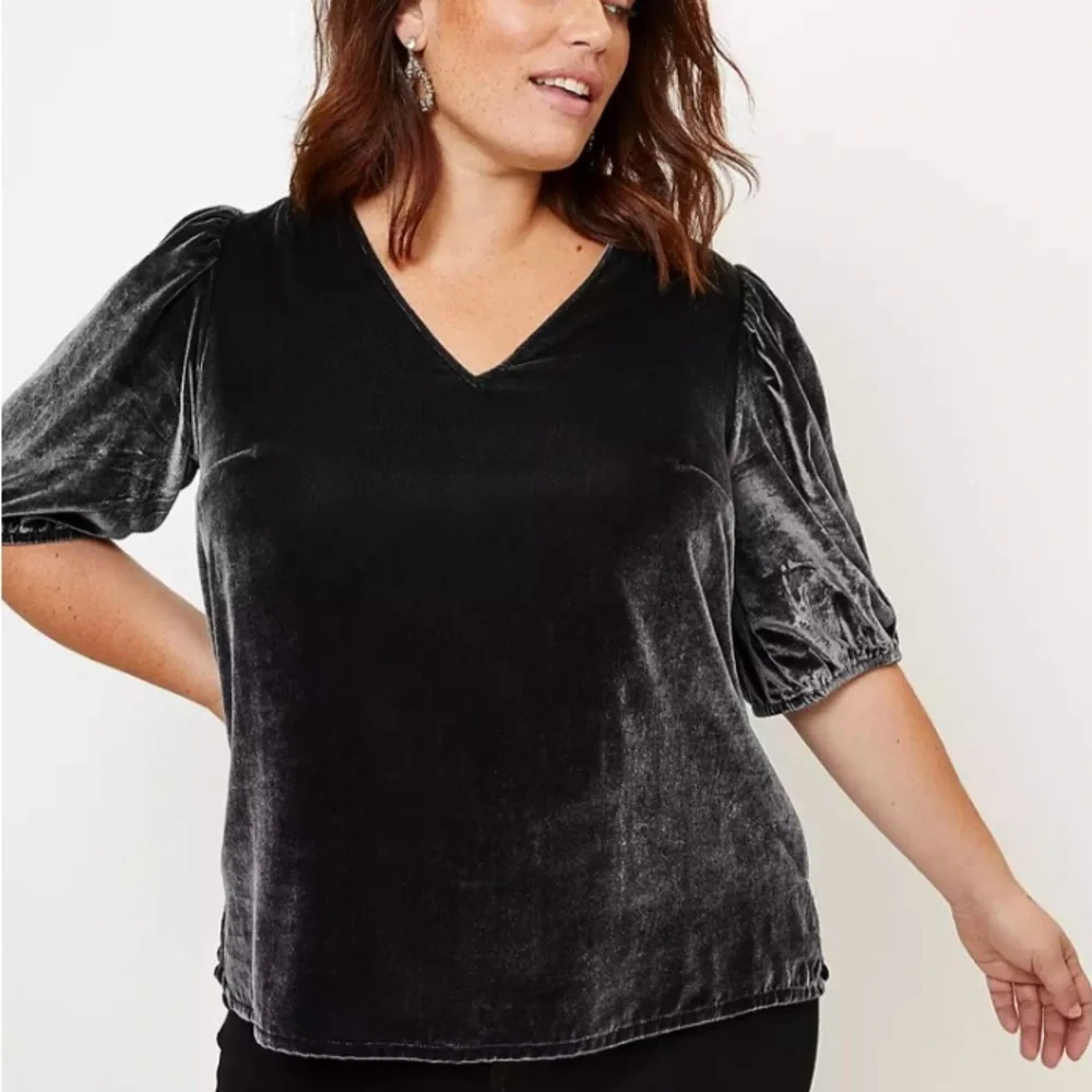 HP! LOFT Velvet Blouse in Black with Short Puff Sleeves. Size Plus 18. NWT.